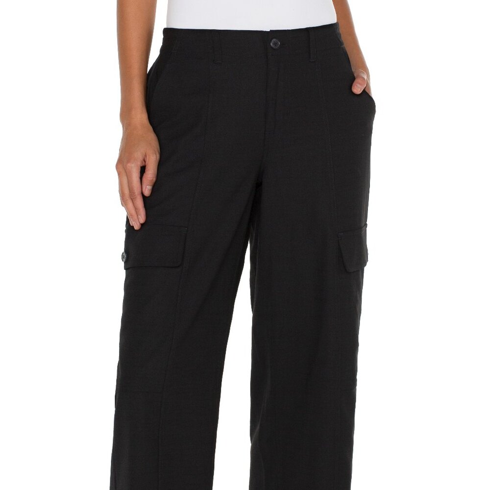 NWT Liverpool Hi-Rise Black Cargo Crop Straight 26in Ins